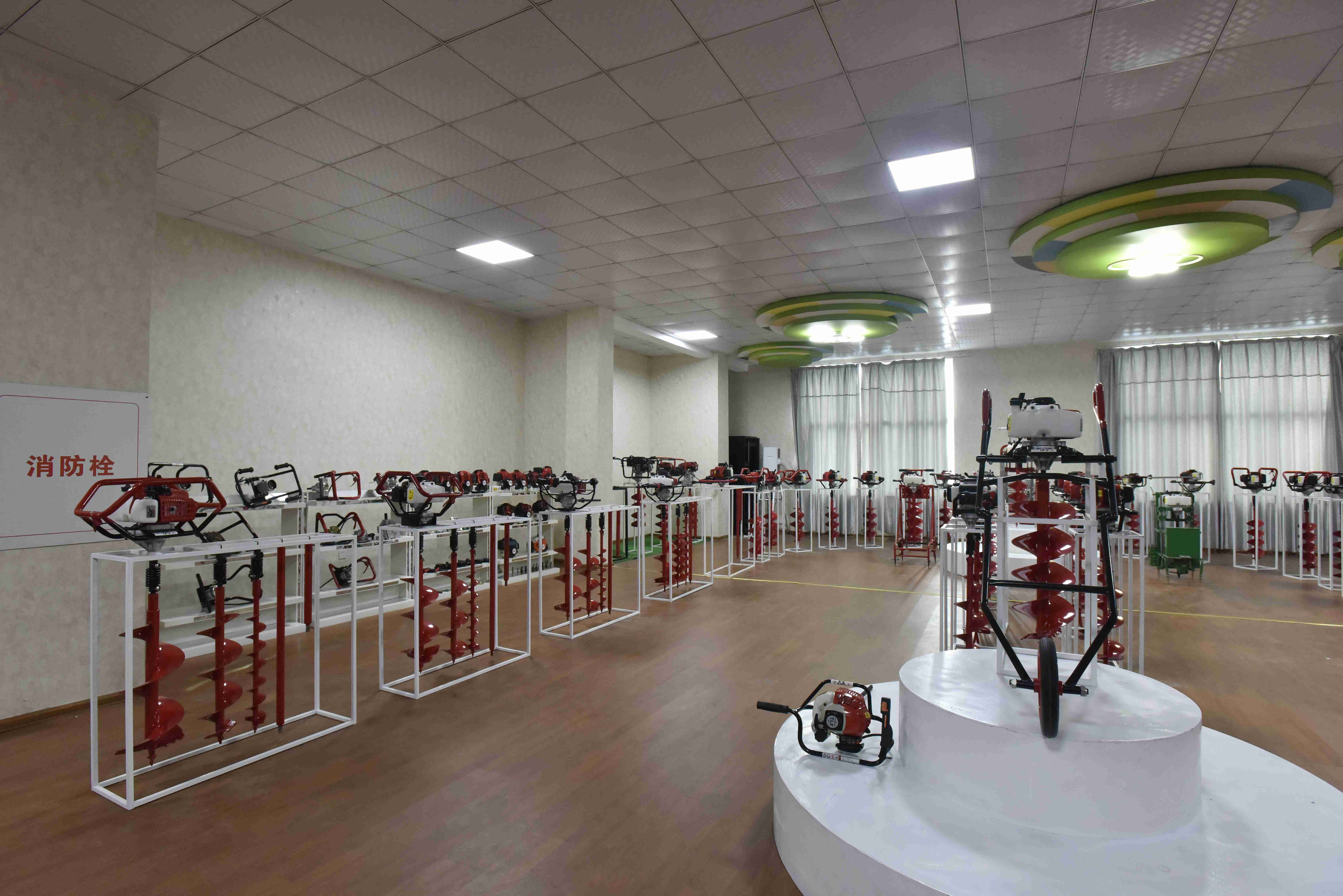 How to use an earth auger to dig holes in tree roots? ZHEJIANG